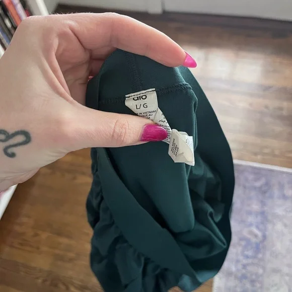 ALO Yoga Women's Dark Green Tennis Skirt - Picture 4 of 4